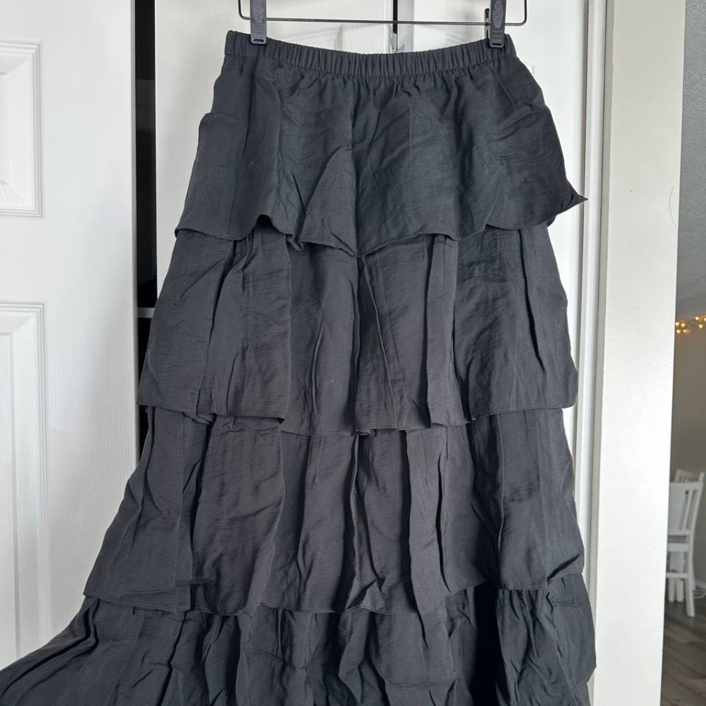 Aritzia Wilfred Tiered Black Midi Skirt